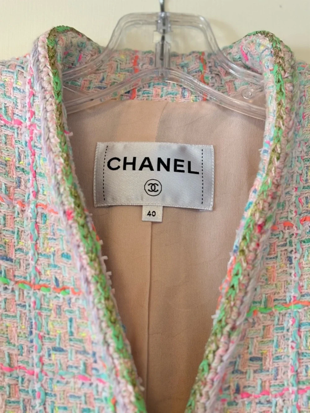EUC CHANEL 2024 Pastel Tweed Evening Jacket in Pink, Green & Cream size 40/US 8